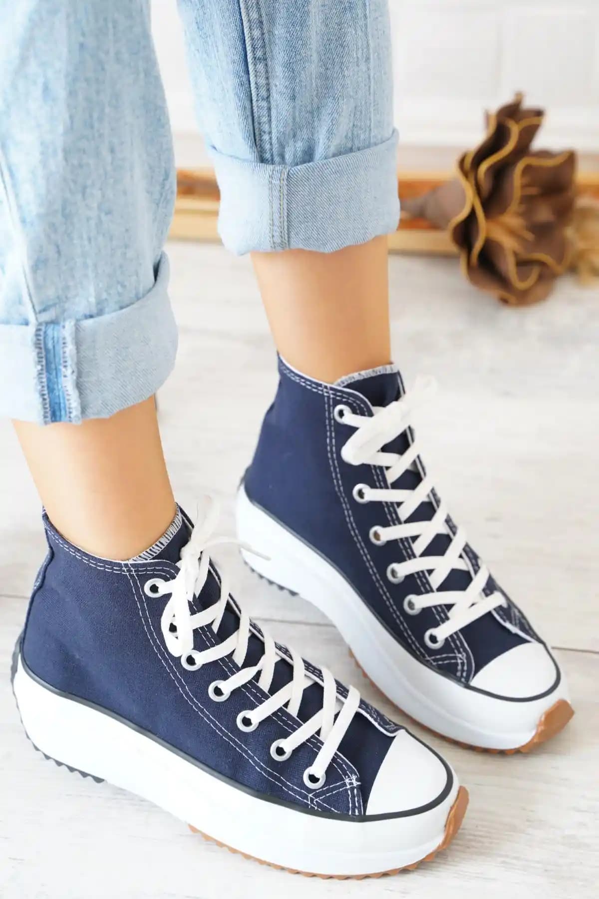 Converse Uzun Modelleri ve Stil ile Konforun Buluştuğu Güncel Moda Trendleri