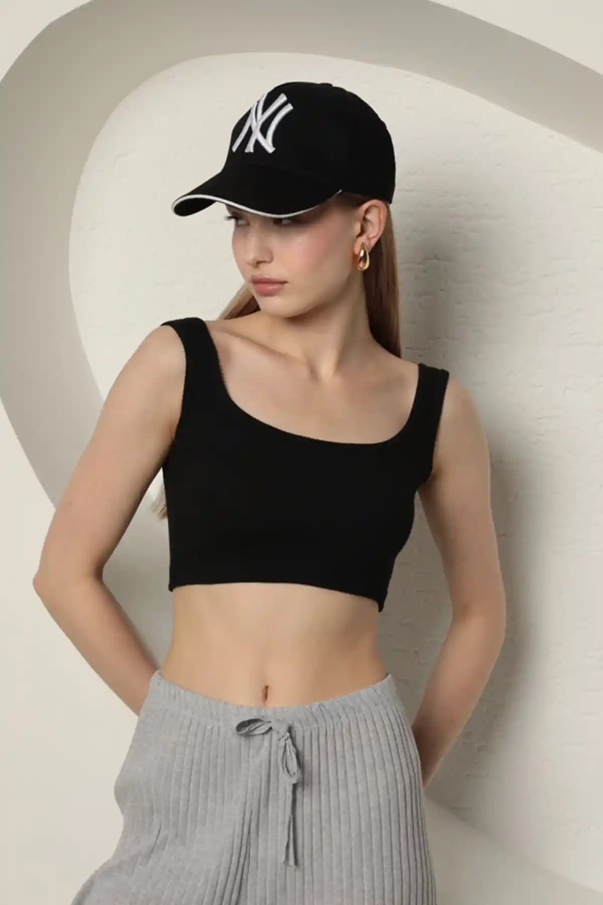 Crop Kumaş Nedir ve Moda Tasarımında Kullanım Alanları Hakkında Detaylı Bilgi