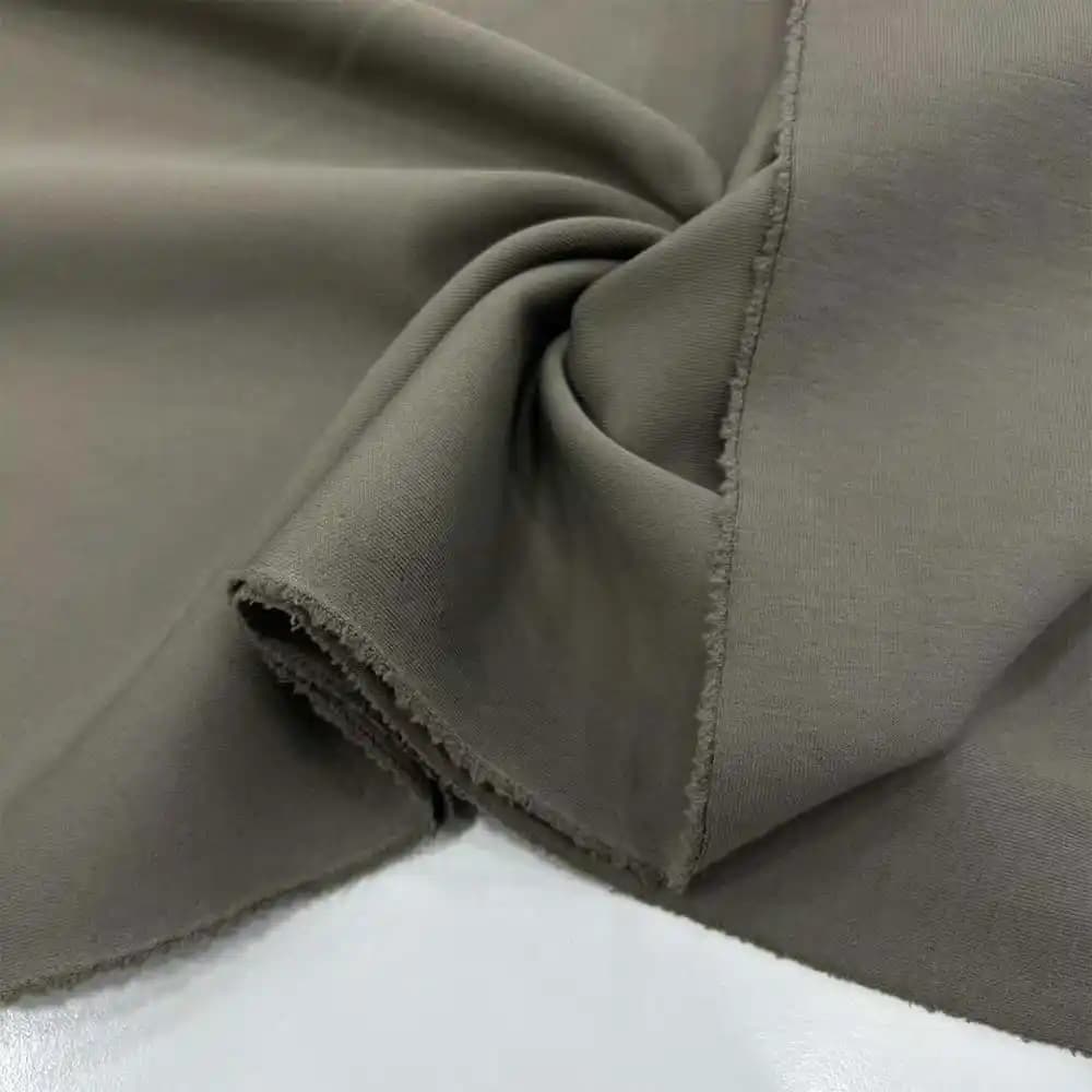 Dalgalı Kumaşlar: Moda ve Şıklığın Güncel Trendleri ve Stil İpuçları