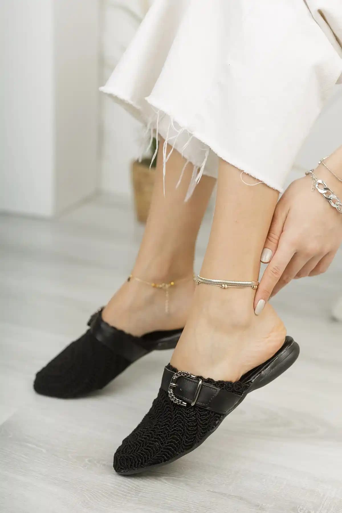 Dantelli Terlikler: Şıklık ve Konforu Bir Arada Sunan Zarif Seçenekler