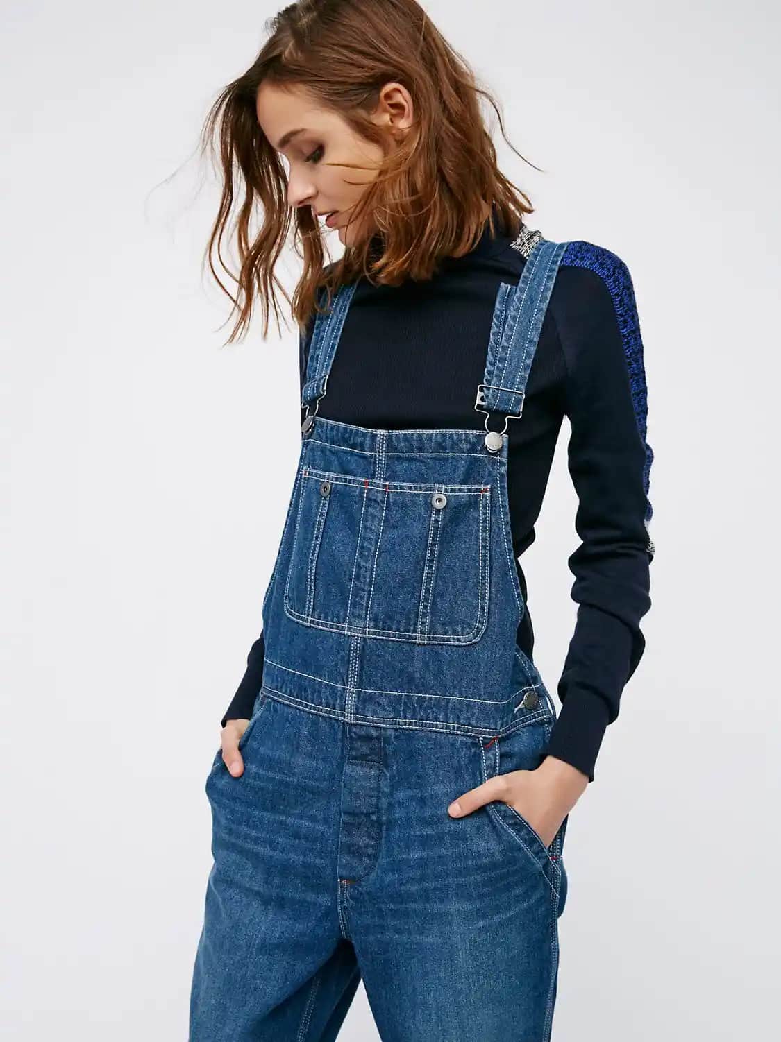 Denim Askılılar: Moda ve İşlevselliğin Buluştuğu Güncel Trendler ve Stil İpuçları