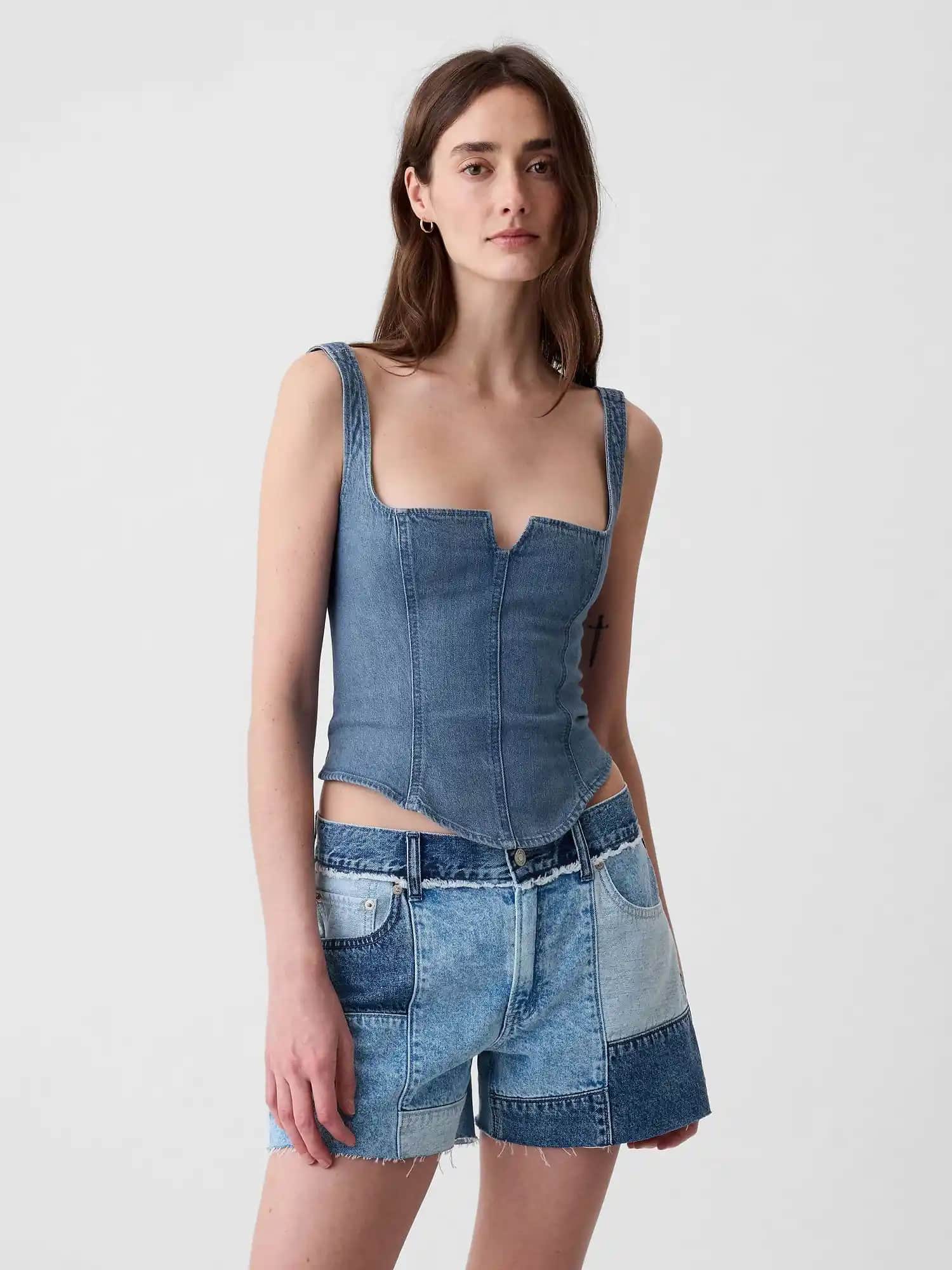 Denim Korse Modası: Şıklık ve Konforu Bir Arada Sunan Modern Tasarımlar