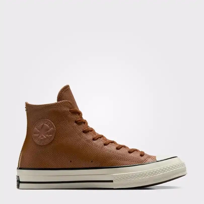 Deri Converse Ayakkabılar: Şıklık ve Rahatlığın Modern Buluşması