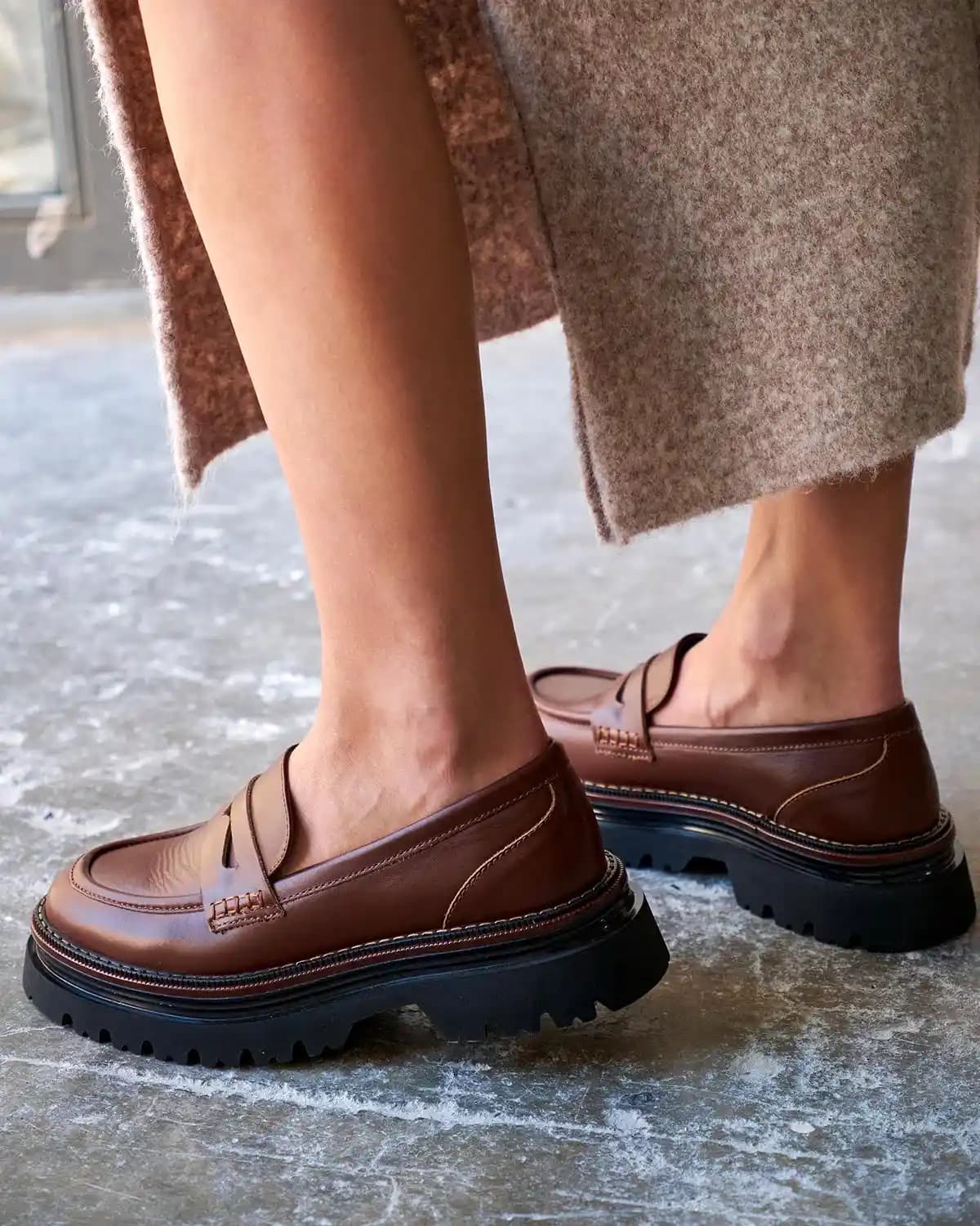 Deri Makosen Seçimi ve Bakımı İpuçları ile Şıklık ve Konforu Yakalayın