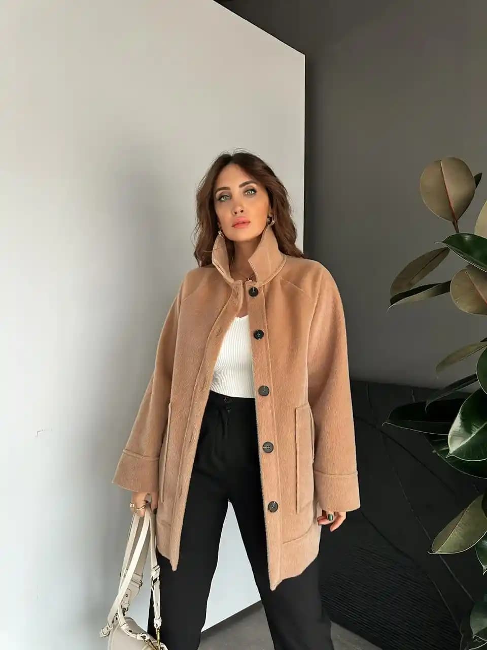 Deve Tüyü Kabanlar: Doğadan İlham Alan Lüks ve Sıcak Tutucu Giyim Seçeneği