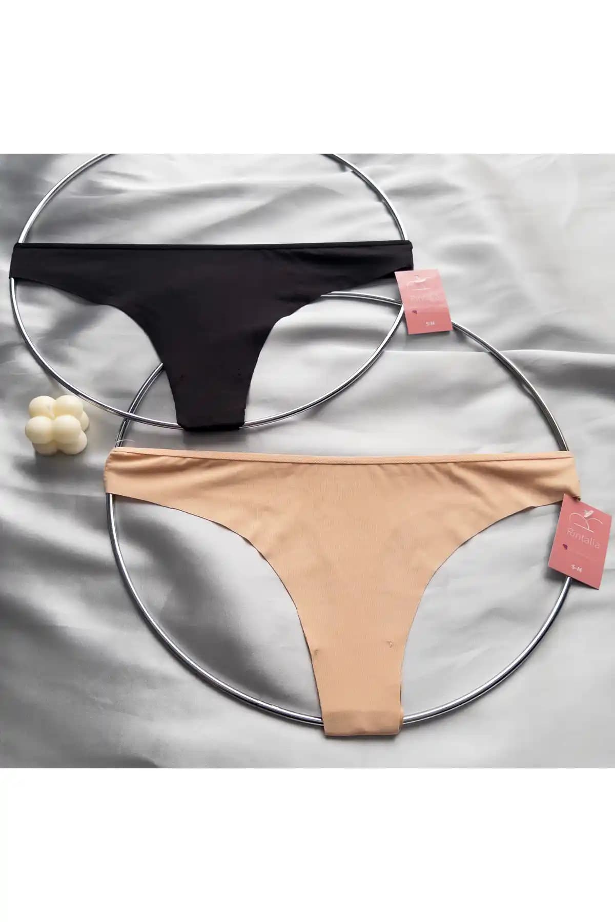 Dikişsiz Tanga Nedir ve Neden Modern Kadınlar İçin Vazgeçilmez Bir Seçenektir?