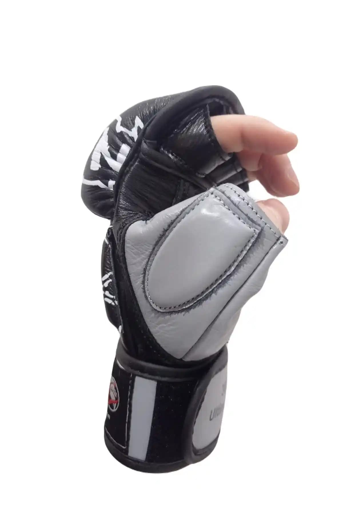 Dövüş Eldivenleri Seçimi ve Kullanımı: Güvenlik ve Stil İçin Rehber