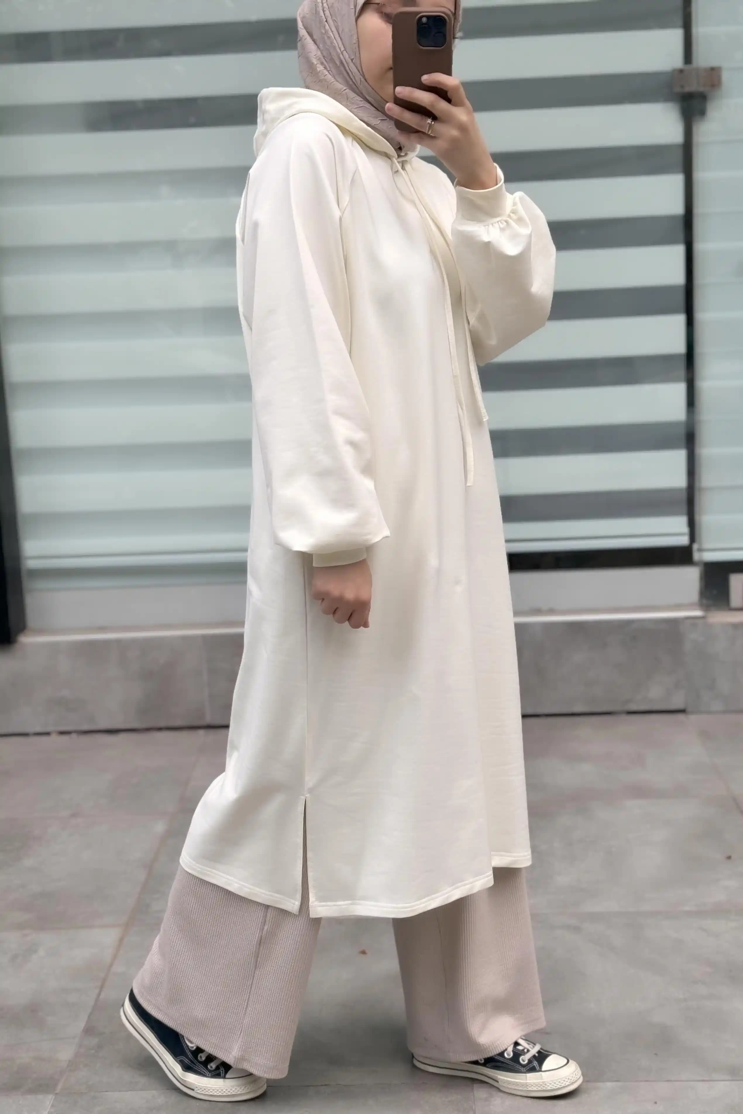 Ekru Tunik Nedir, Nasıl Kombinlenir ve Hangi Tarzlara Uygundur