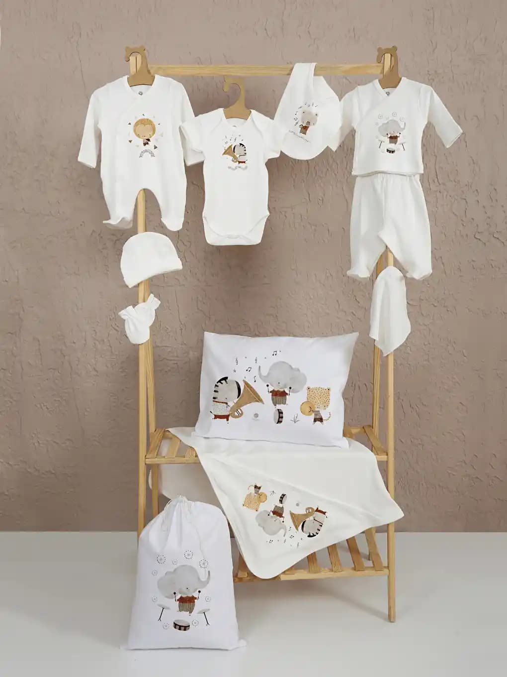 Erkek Bebek Hastane Çıkış Setleri: Güvenli ve Şık İlk Giyim Seçenekleri