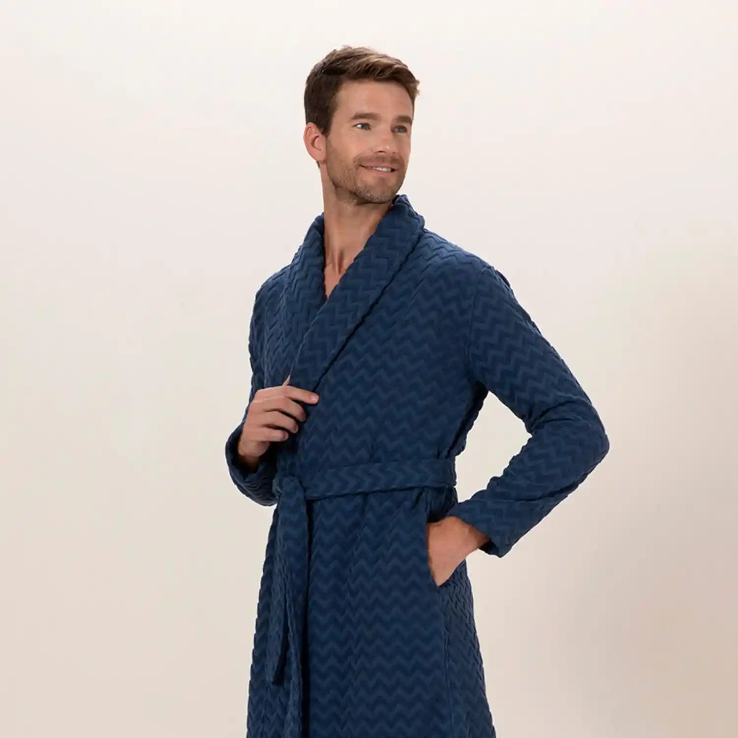 Erkek Bornoz Seçiminde Dikkat Edilmesi Gerekenler ve Güncel Trendler