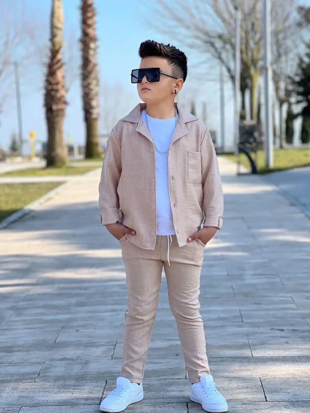 Erkek Çocuk Keten Takım Modelleri: Şıklık ve Konforun Buluştuğu Seçenekler