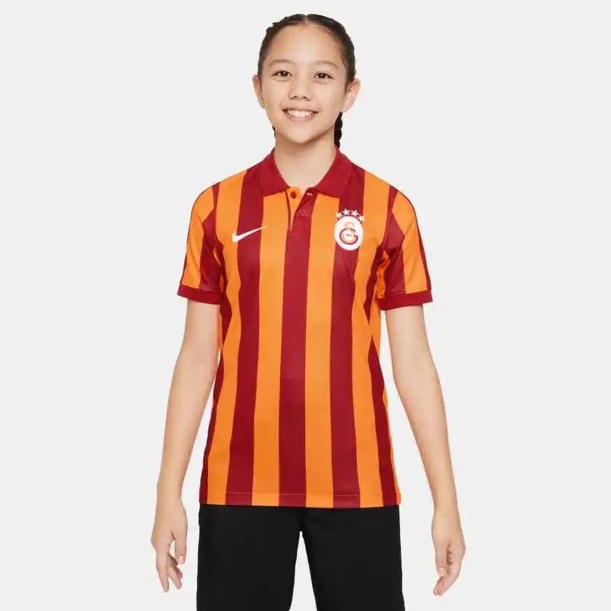 Erkek Çocuklar İçin Galatasaray Forması: Şık ve Konforlu Spor Giyim Parçası
