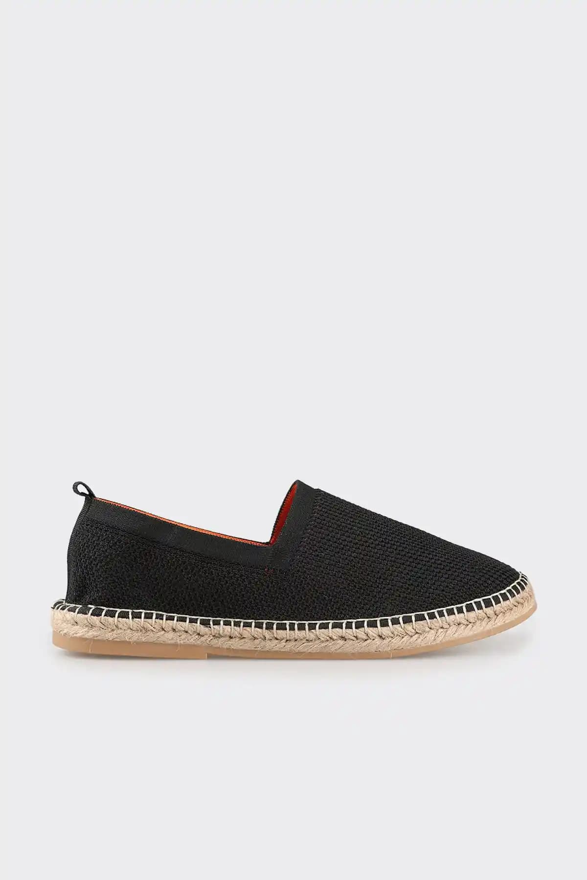 Erkek Espadril: Yaz Aylarında Rahat ve Şık Ayakkabı Seçenekleri Gelişmiş Modeller ve Kombin İpuçları