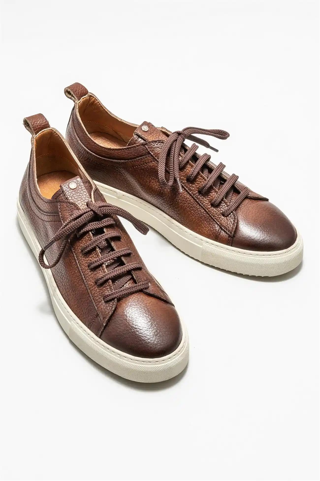 Erkek Günlük Deri Ayakkabı Seçimi ve Bakımı Hakkında Detaylı Rehber