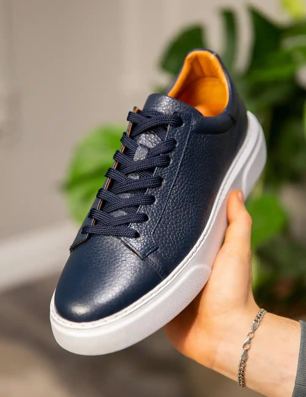 Erkek Hakiki Deri Sneakerlar: Uzun Ömürlü, Şık ve Konforlu Ayakkabı Seçenekleri