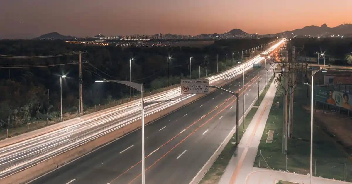 Erkek Kahverengi Kaşe Kaban: Şıklık ve İşlevselliğin Modern Buluşması