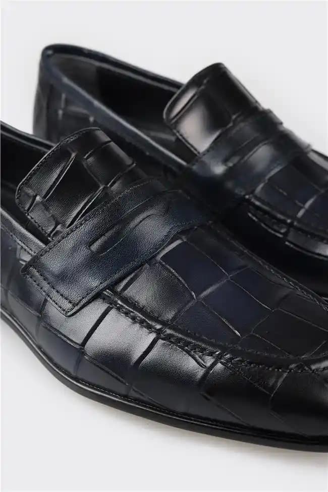 Erkek Loaferlar: Şıklık ve Konforu Bir Araya Getiren Modern Ayakkabı Seçenekleri