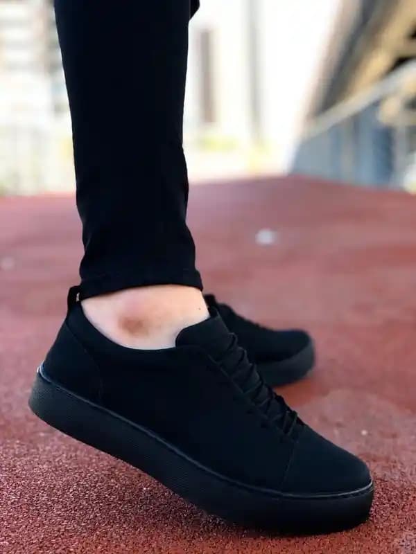 Erkekler İçin Klasik ve Spor Ayakkabı Kombinasyonlarıyla Modern Stil Yaratma Rehberi