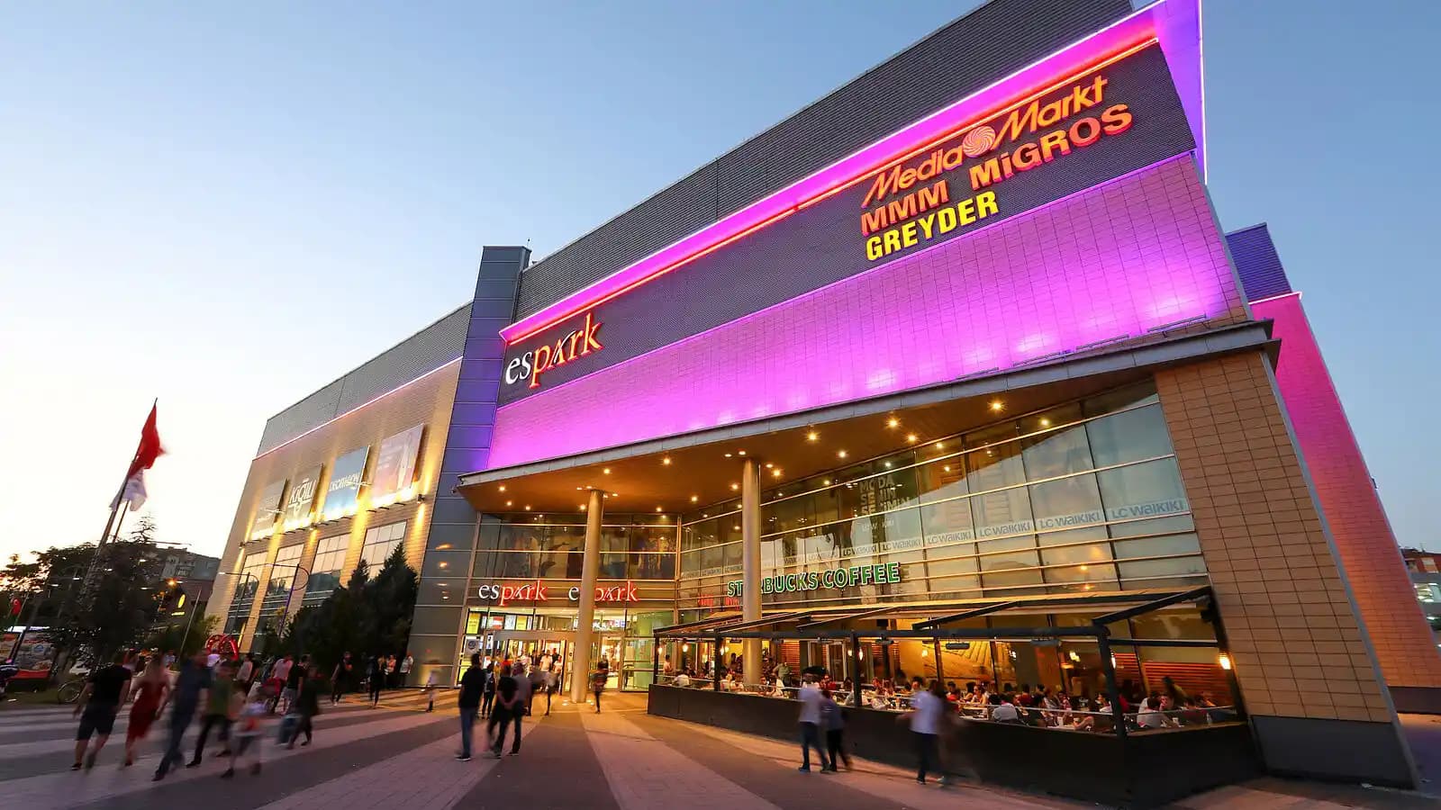 Eskişehir Espark Mağazalarıyla Giyim ve Aksesuar Seçenekleri ve Alışveriş Deneyimi