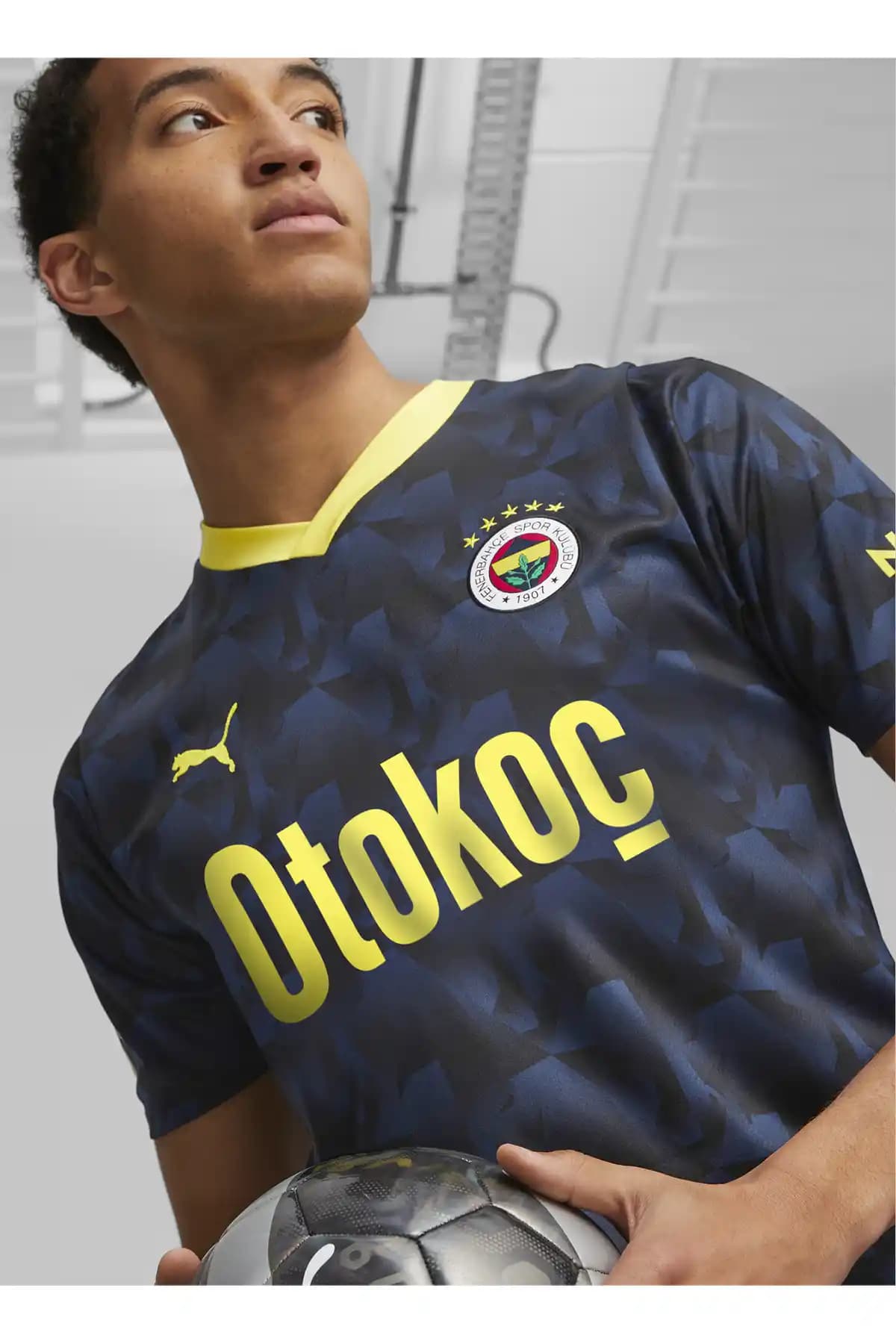 Fenerbahçe Alternatif Formalar: Stil ve Fonksiyonellik İçin Güncel Trendler ve Kombinasyonlar