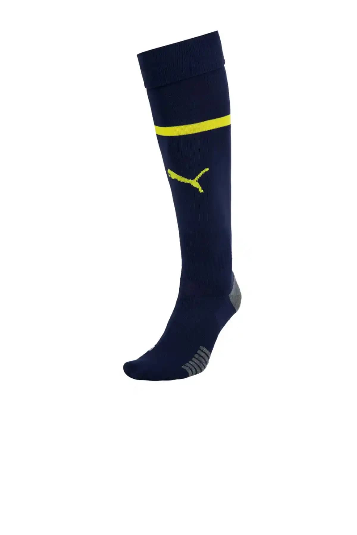 Fenerbahçe Çorabı: Takım Ruhu ve Günlük Moda Trendlerini Yansıtan Aksesuarlar