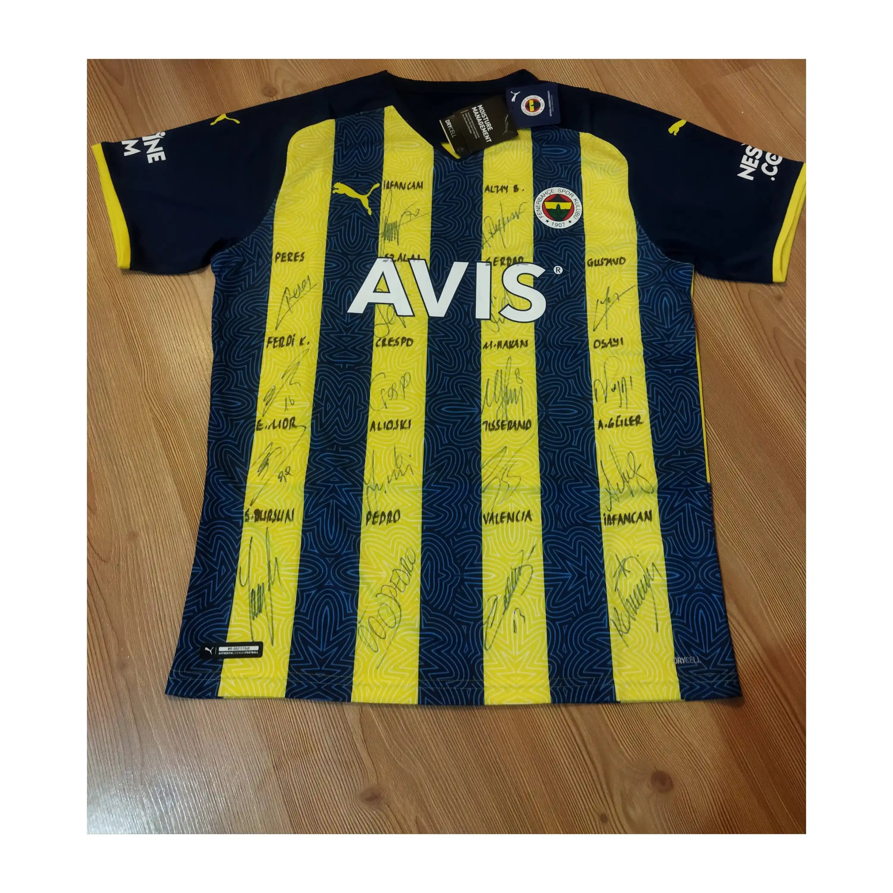 Fenerbahçe İmzalı Formalar: Takım Bağlılığını ve Şıklığı Bir Arada Sunar