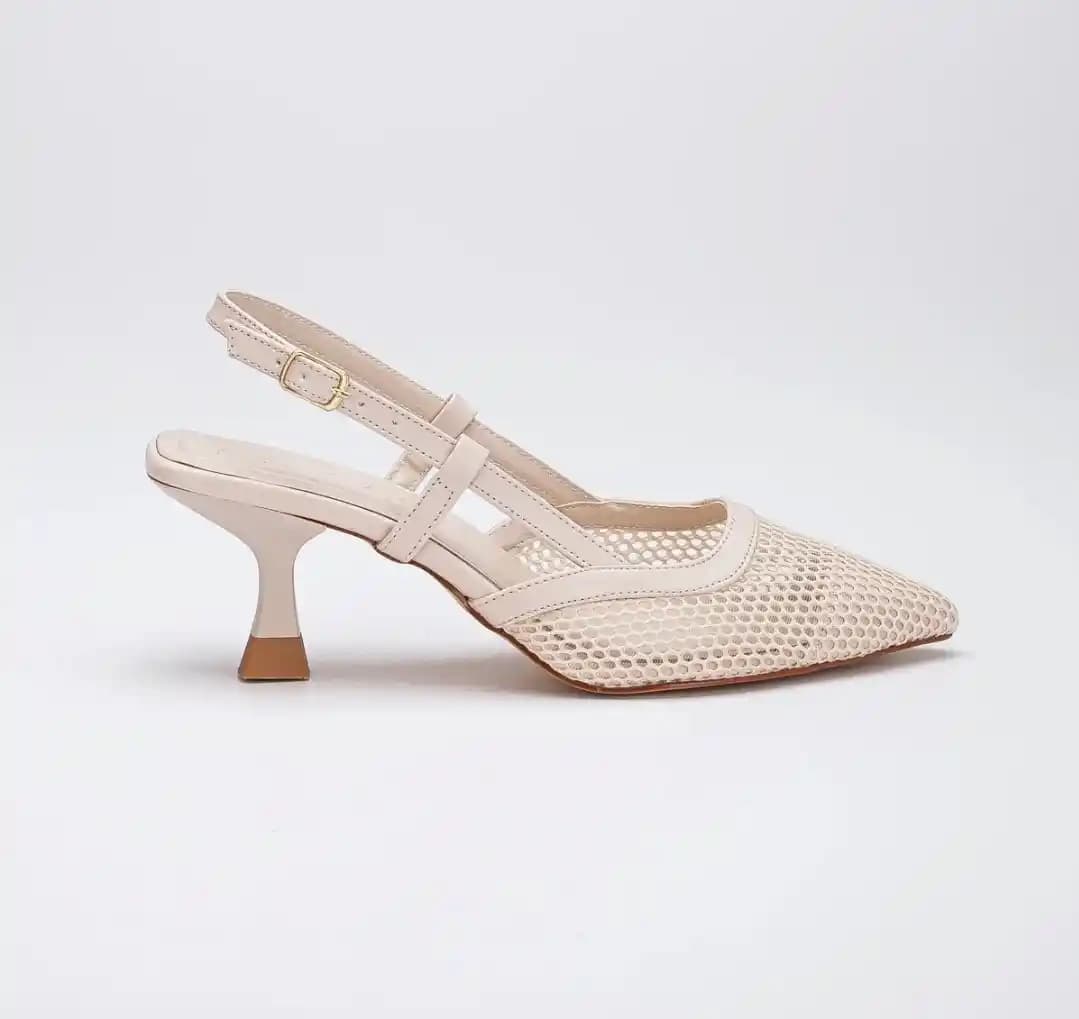 Fındık Topuklu Ayakkabılar: Şıklık ve Konforu Bir Arada Sunan Modaya Uygun Seçenekler