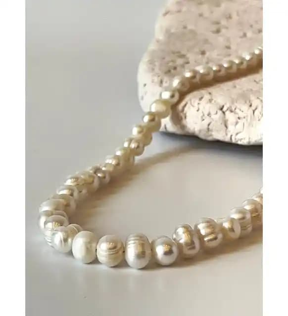 Gerçek İnci Kolye Seçimi ve Modası: Zarafetin ve Doğallığın Simgesi