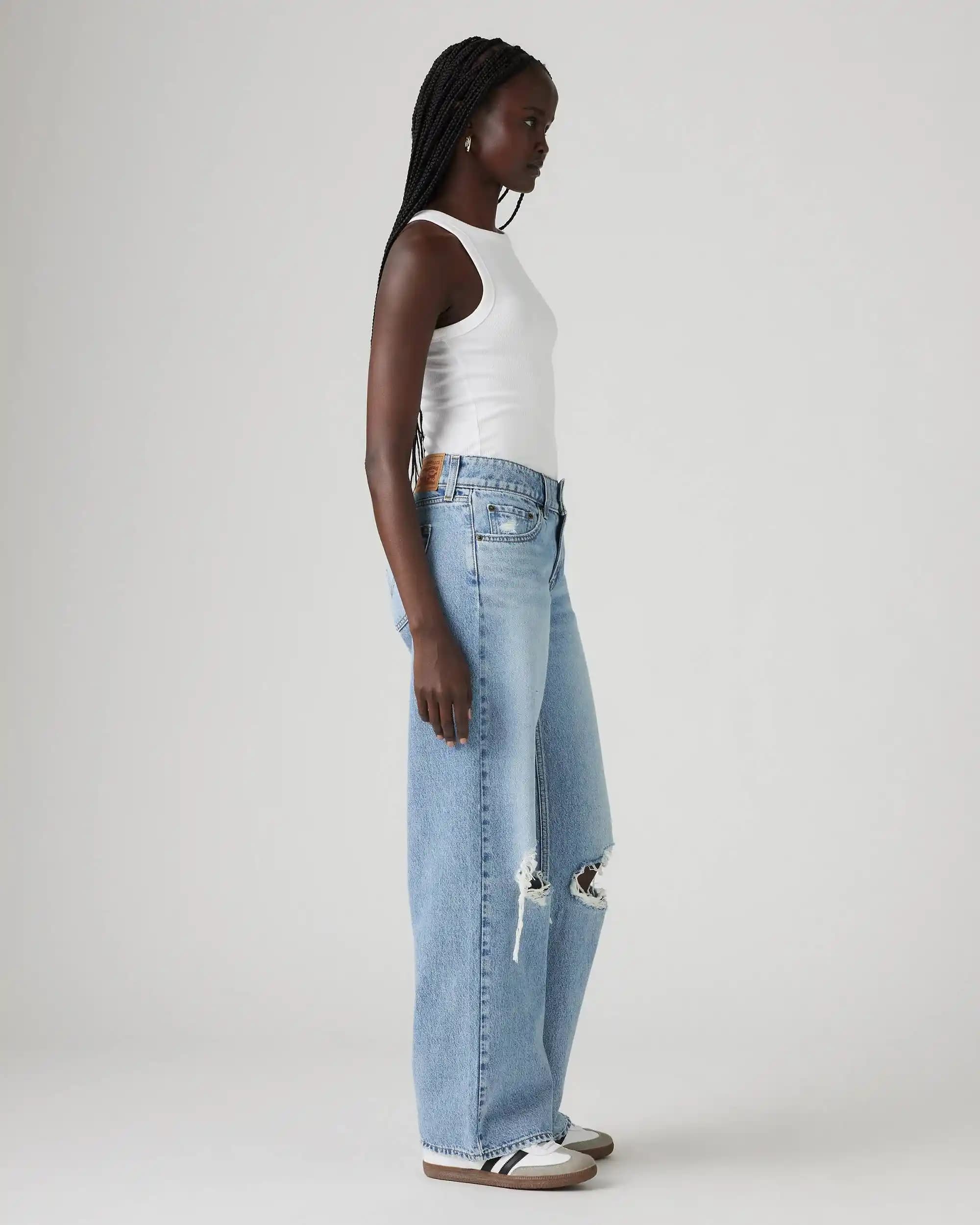 Giyim ve Aksesuarlar Dünyasında Loose Fit Stili: Rahat ve Şık Bir Tercih