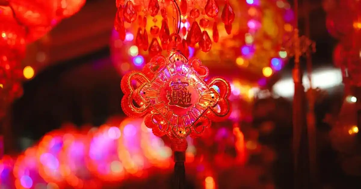 Göğüs Dikleştirici Nedir? Estetik ve Konfor Sağlayan Kadın İç Giyim Ürünleri