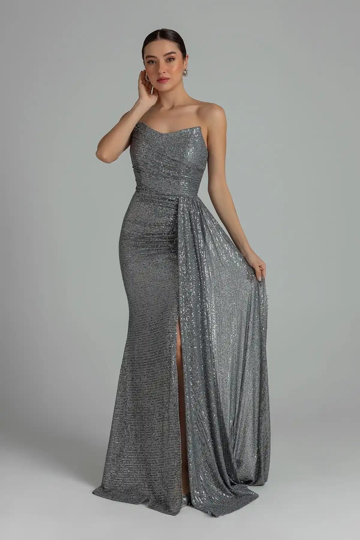 Gü<müş> Payetli Abiyeler: Şıklık ve Zarafetin Modern Buluşması