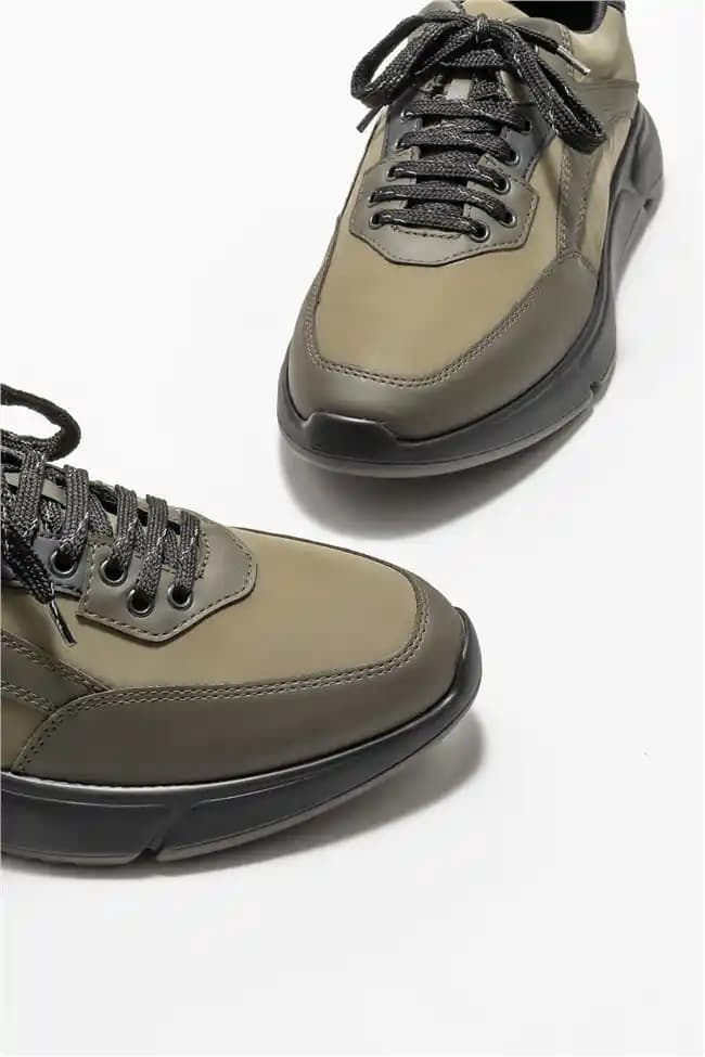 Haki Erkek Ayakkabıları: Modada Çok Yönlü ve Şık Seçenekler Rehberi