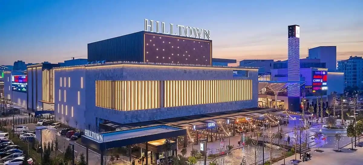 Hilltown Converse Nedir ve Neden Günümüz Moda Trendleri Arasında Popülerlik Kazanıyor?