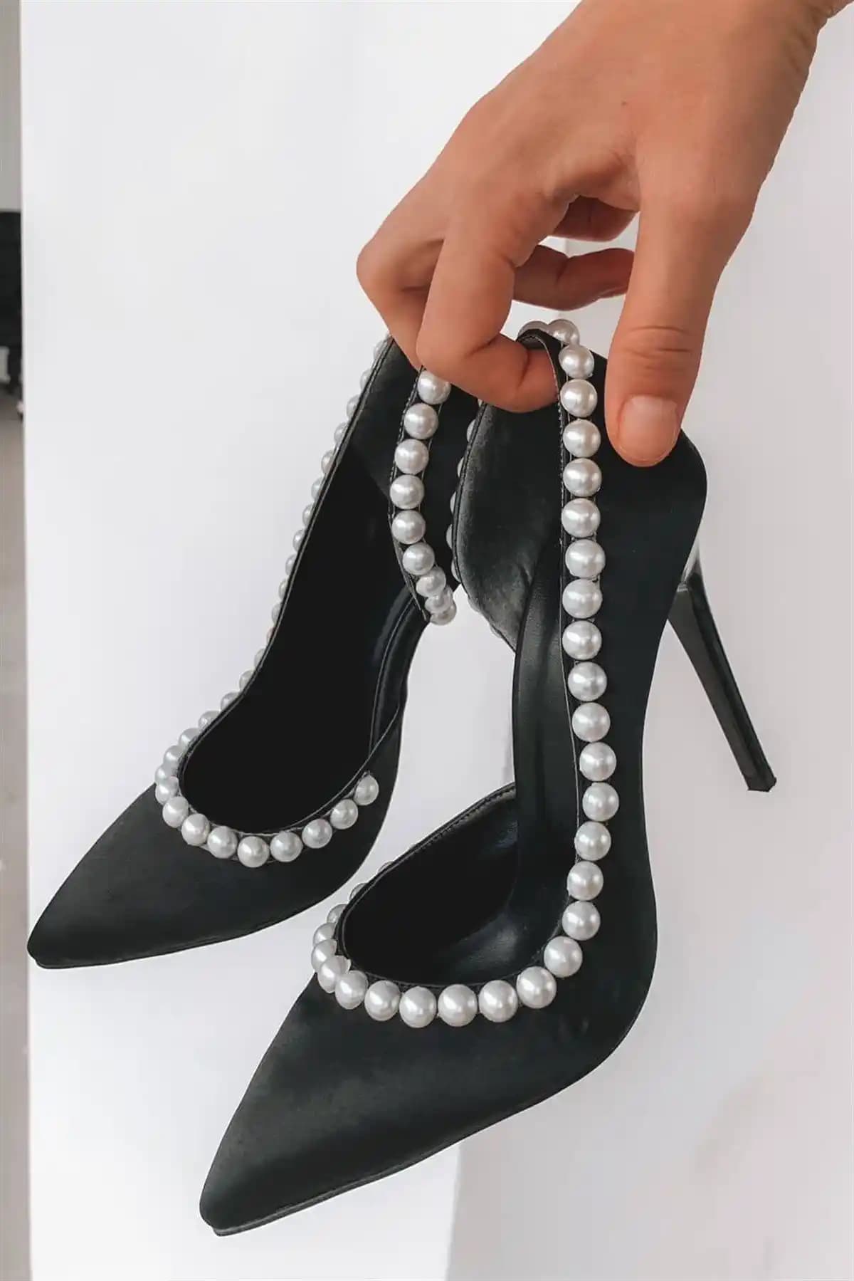 İnci Detaylı Topuklu Ayakkabılar: Zarif ve Şık Tasarımlarla Moda Trendleri