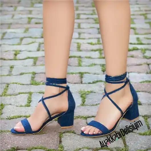 İpli Sandalet Modelleri: Yaz Aylarında Şıklık ve Rahatlık Sunan Trend Ayakkabılar