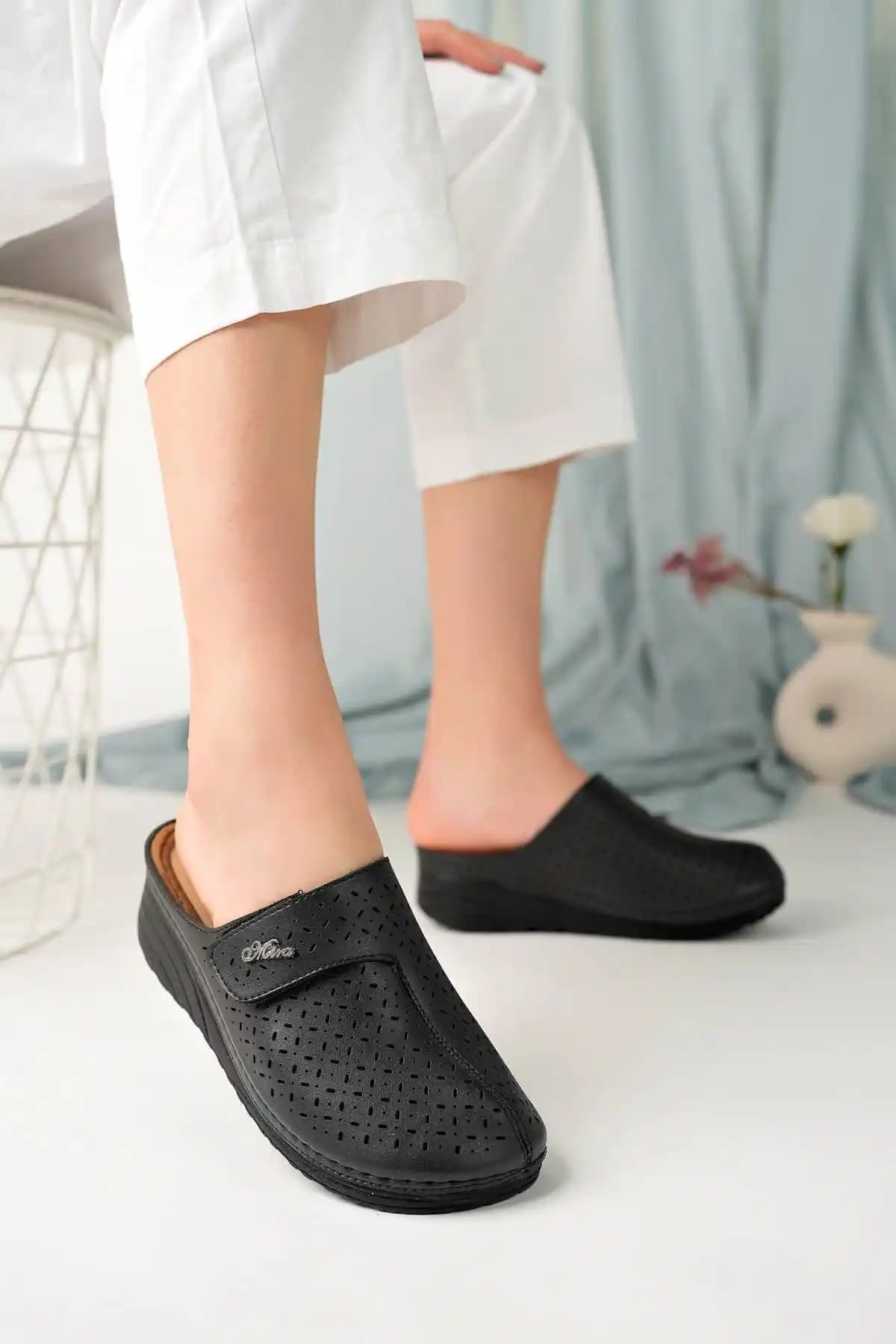 Kadın Önü Kapalı Terlikler: Şıklık ve Konforu Bir Arada Sunan Modern Seçenekler