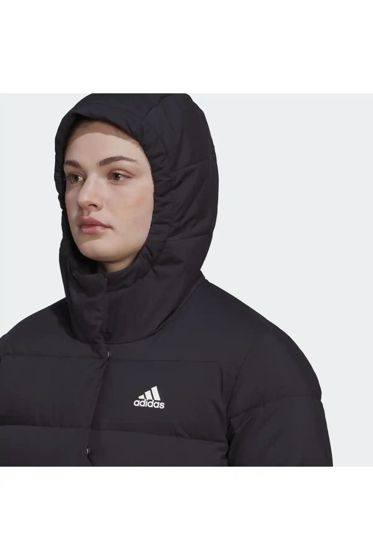 Kadınlar İçin Adidas Kaban Modelleri: Şıklık ve Konforun Mükemmel Buluşması