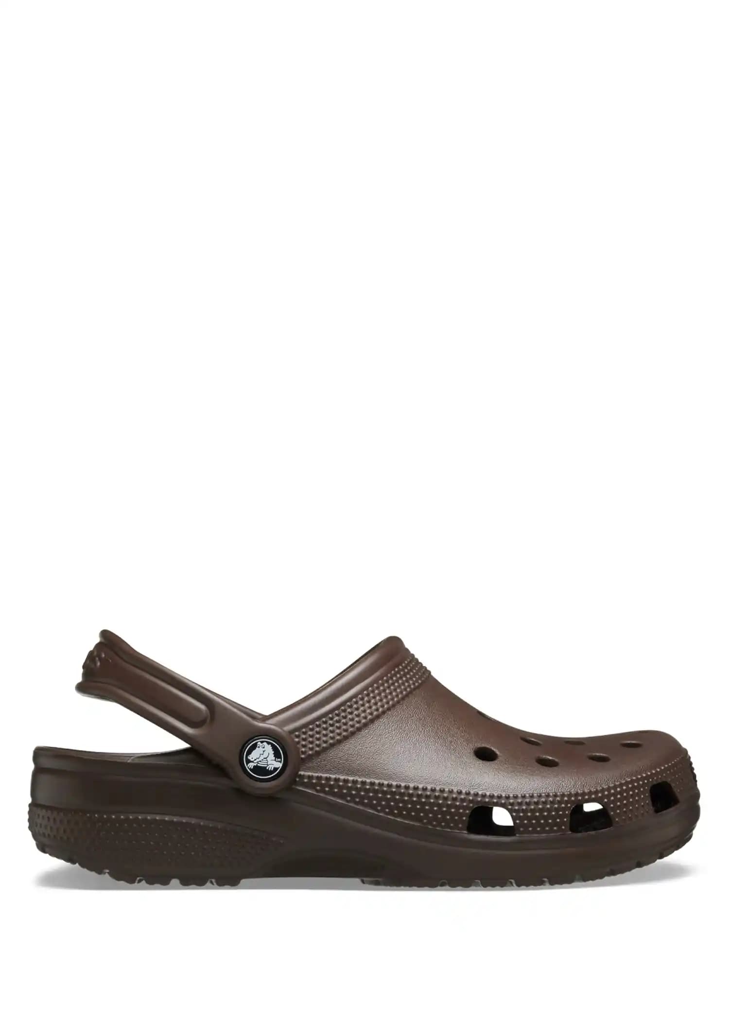 Kahverengi Crocs: Günlük Şıklık ve Rahatlık Sunan Çok Yönlü Ayakkabı Seçeneği