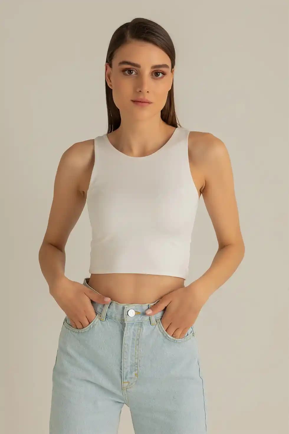 Kalın Askılı Crop Modelleri 2024 Trendleri ve Stil Önerileri