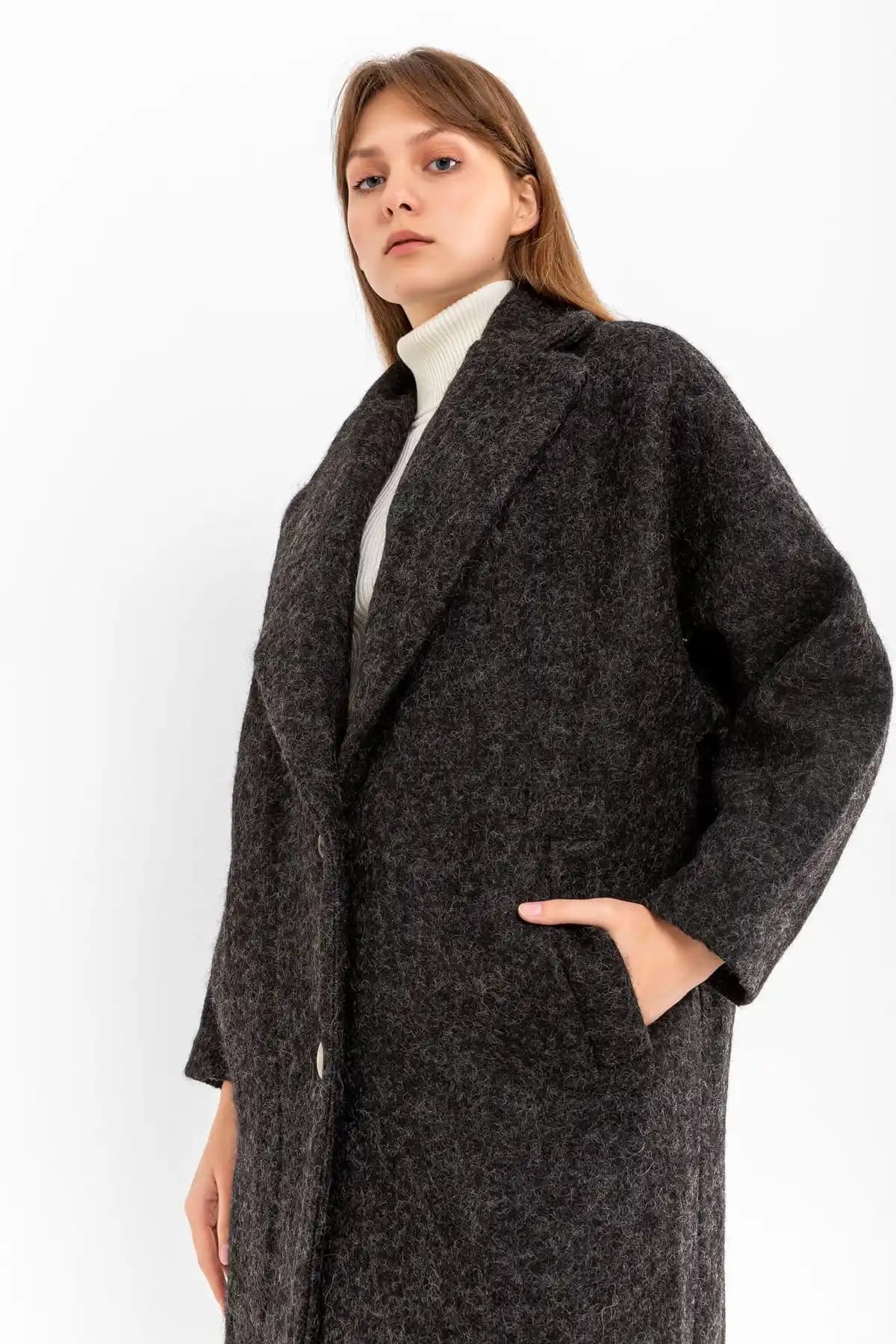 Kalın Kaban Seçimi ve Stil İpuçlarıyla Kış Modasında Şıklık ve Fonksiyonellik