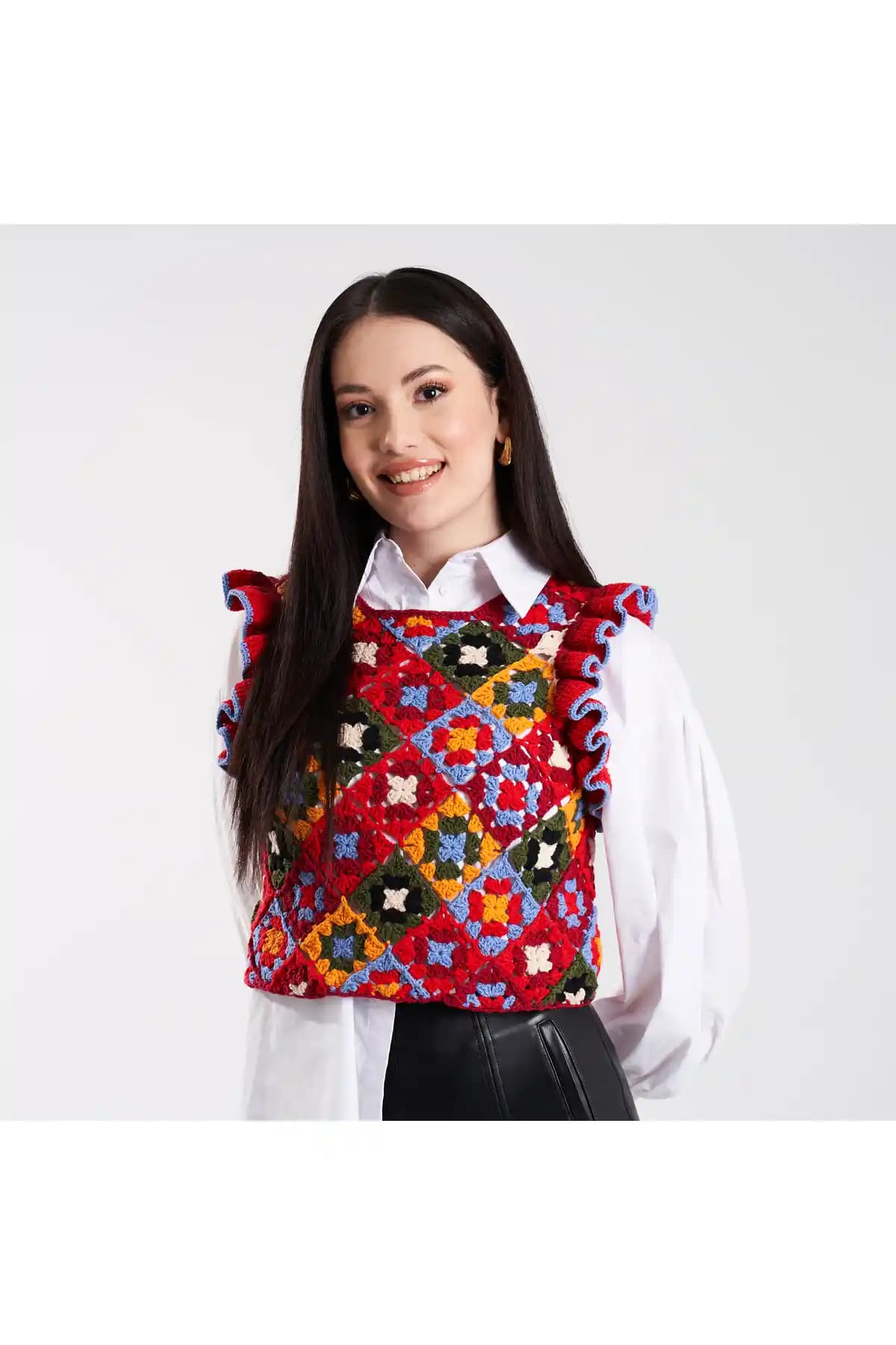 Kareli Süveter: Klasik ve Modern Tarzlar İçin Şık ve Çok Yönlü Bir Seçenek