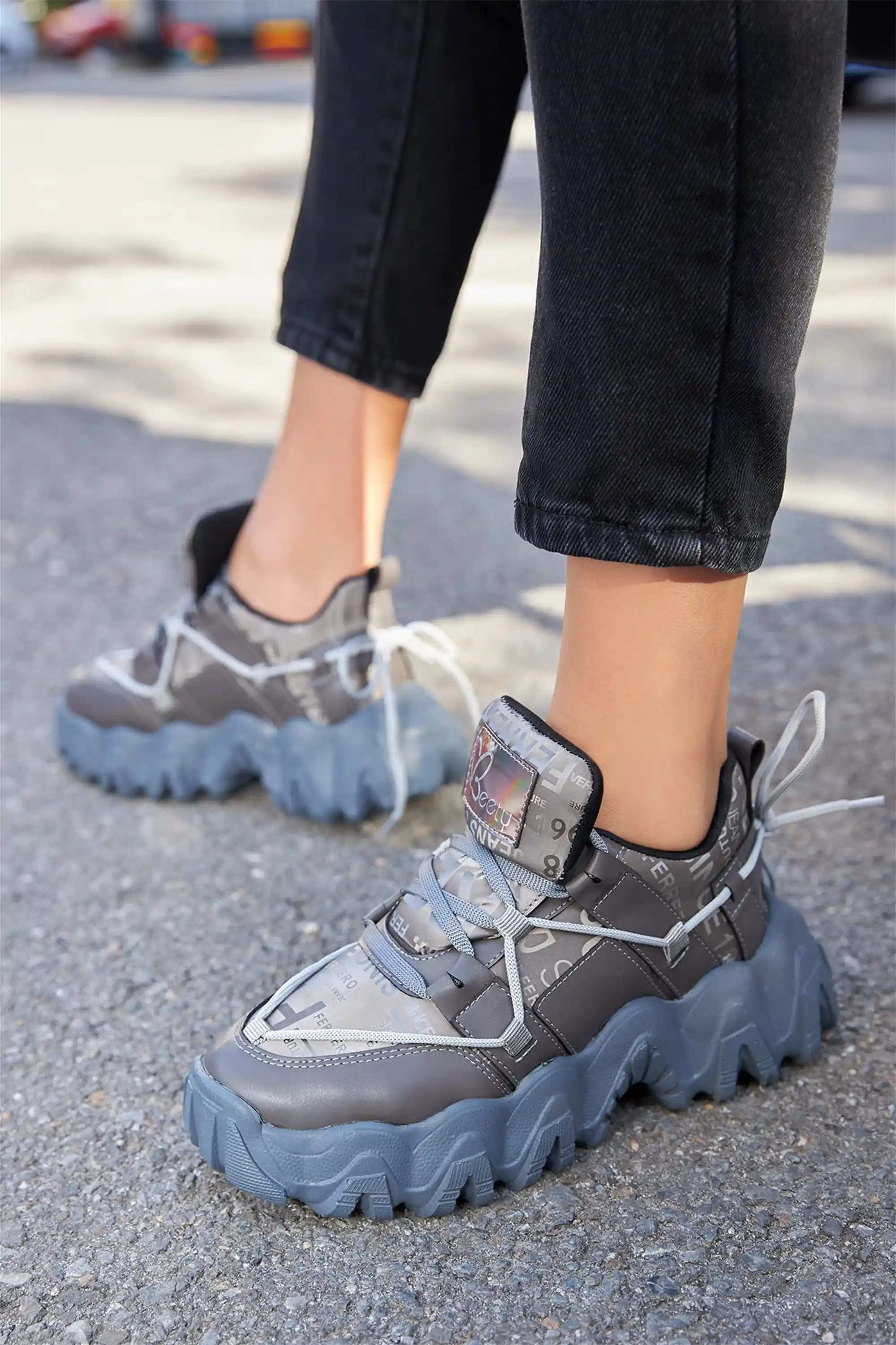 Kaymayı Önleyen Spor Ayakkabıları: Güvenlik ve Konforun Anahtarı