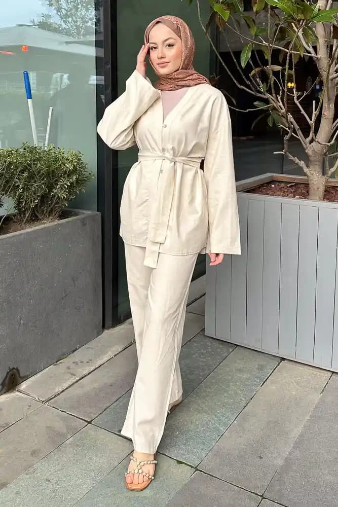 Keten Kimono Takımlar: Yaz ve Bahar Ayları İçin Şık ve Rahat Kombinasyonlar