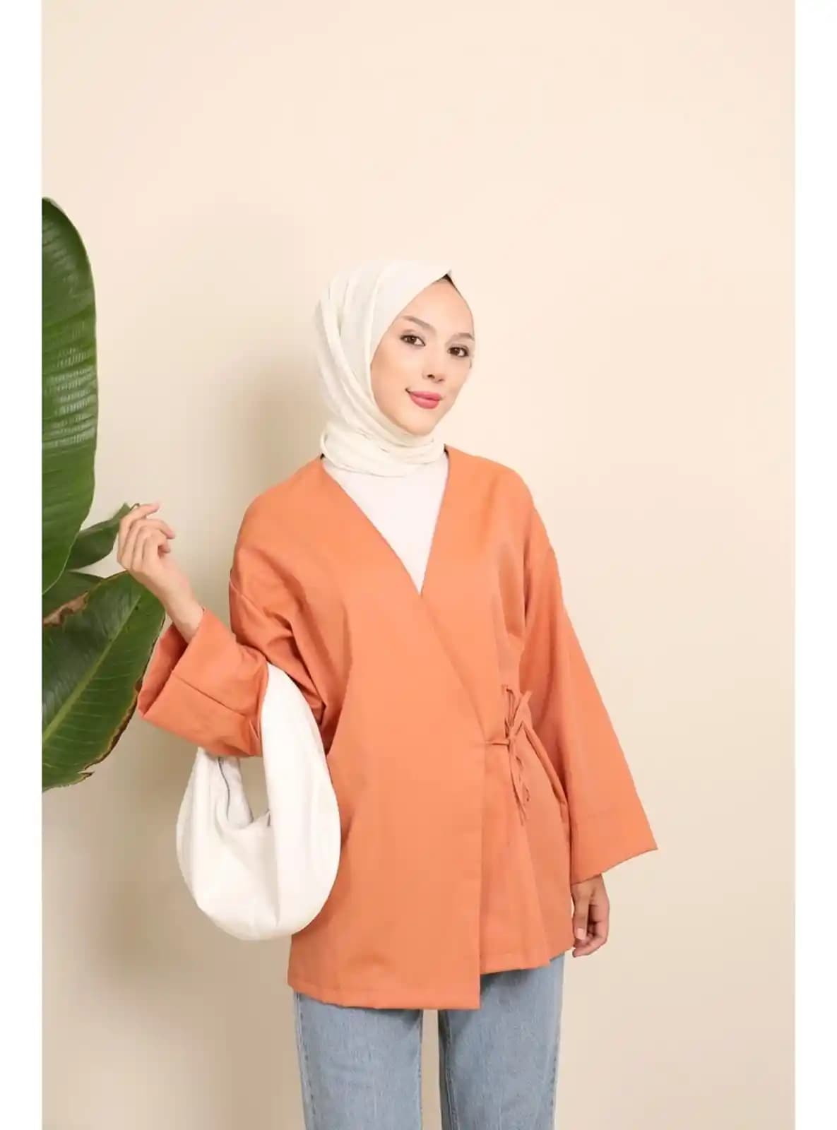 Kimono ve Tunik: Modern Giyimde Geleneksel ve Şık Tasarımların Buluşması
