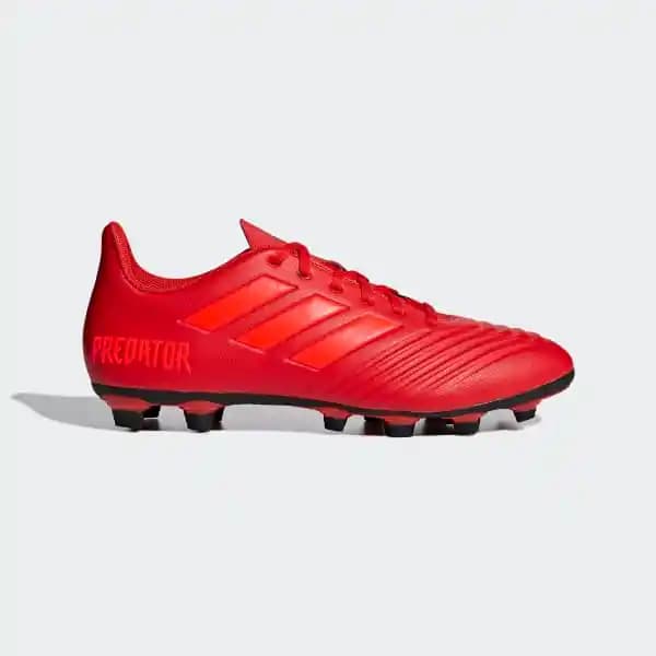 Kırmızı Adidas Kramponlar: Performans ve Şıklığın Buluştuğu Futbol Ekipmanı