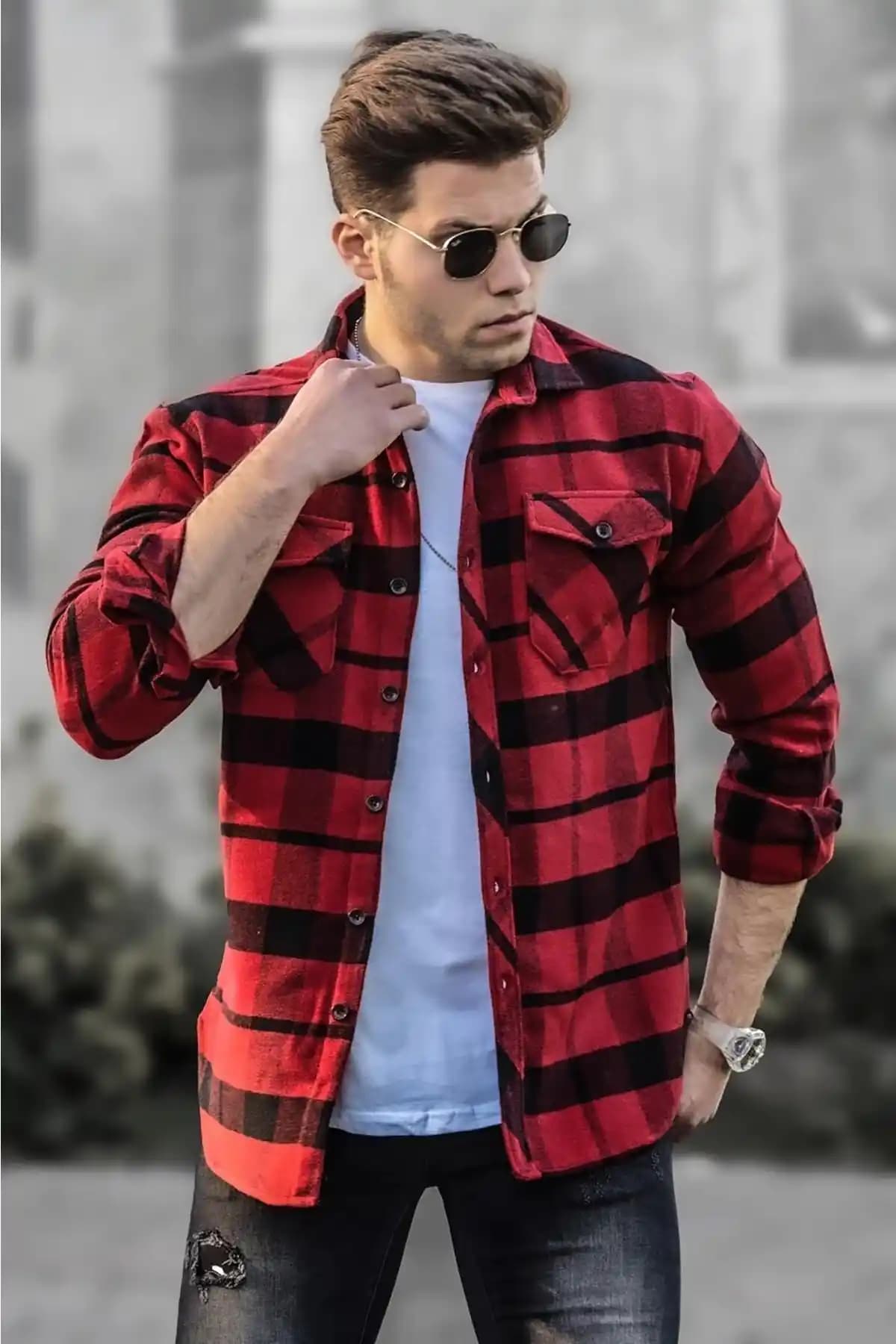 Kırmızı Oduncu Gömleği Erkek Kombinleri: Stil ve Şıklık İpuçları ve Moda Önerileri
