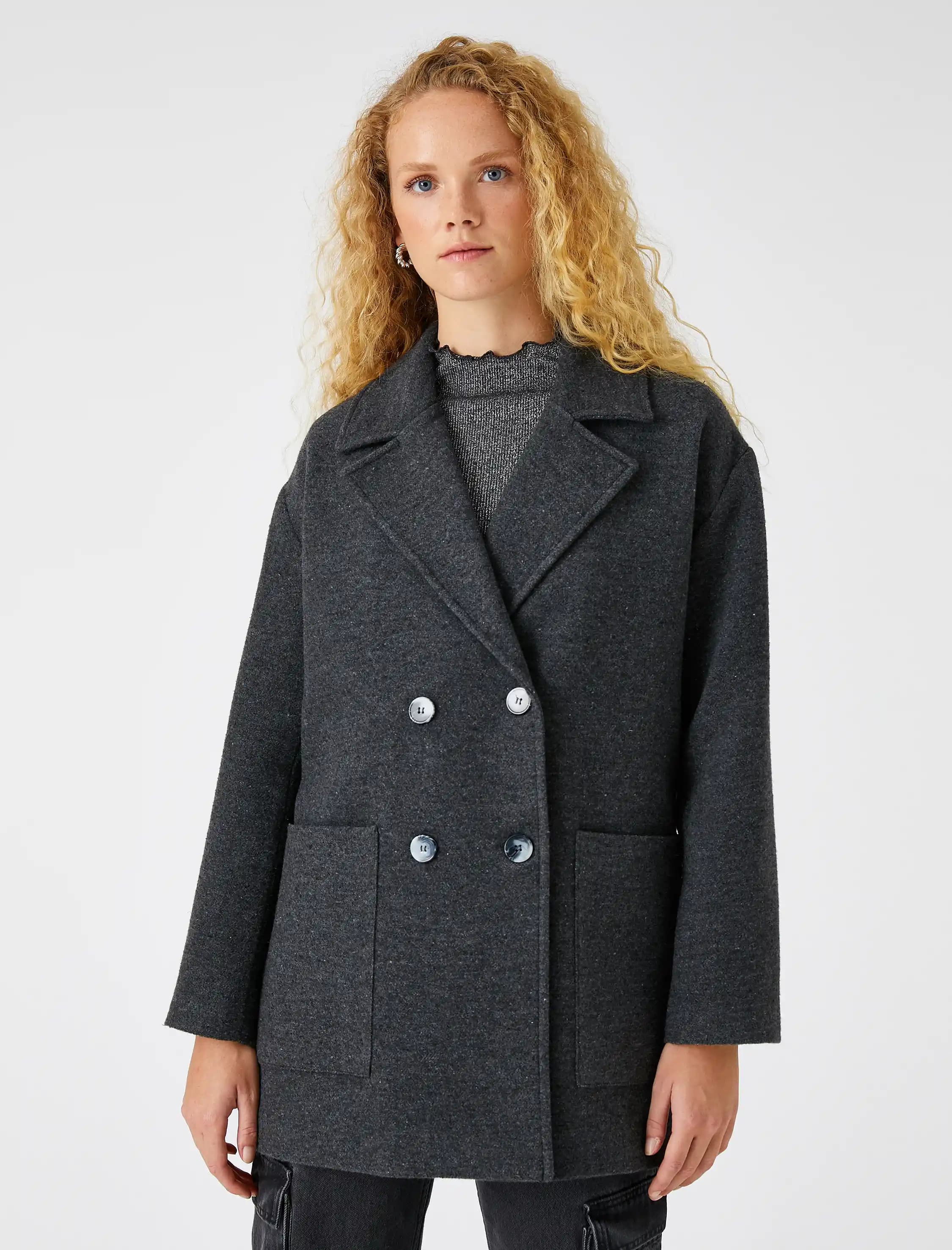 Kısa Kadın Kabanları Modası ve Stil İpuçları: Trendler ve Kombin Önerileri