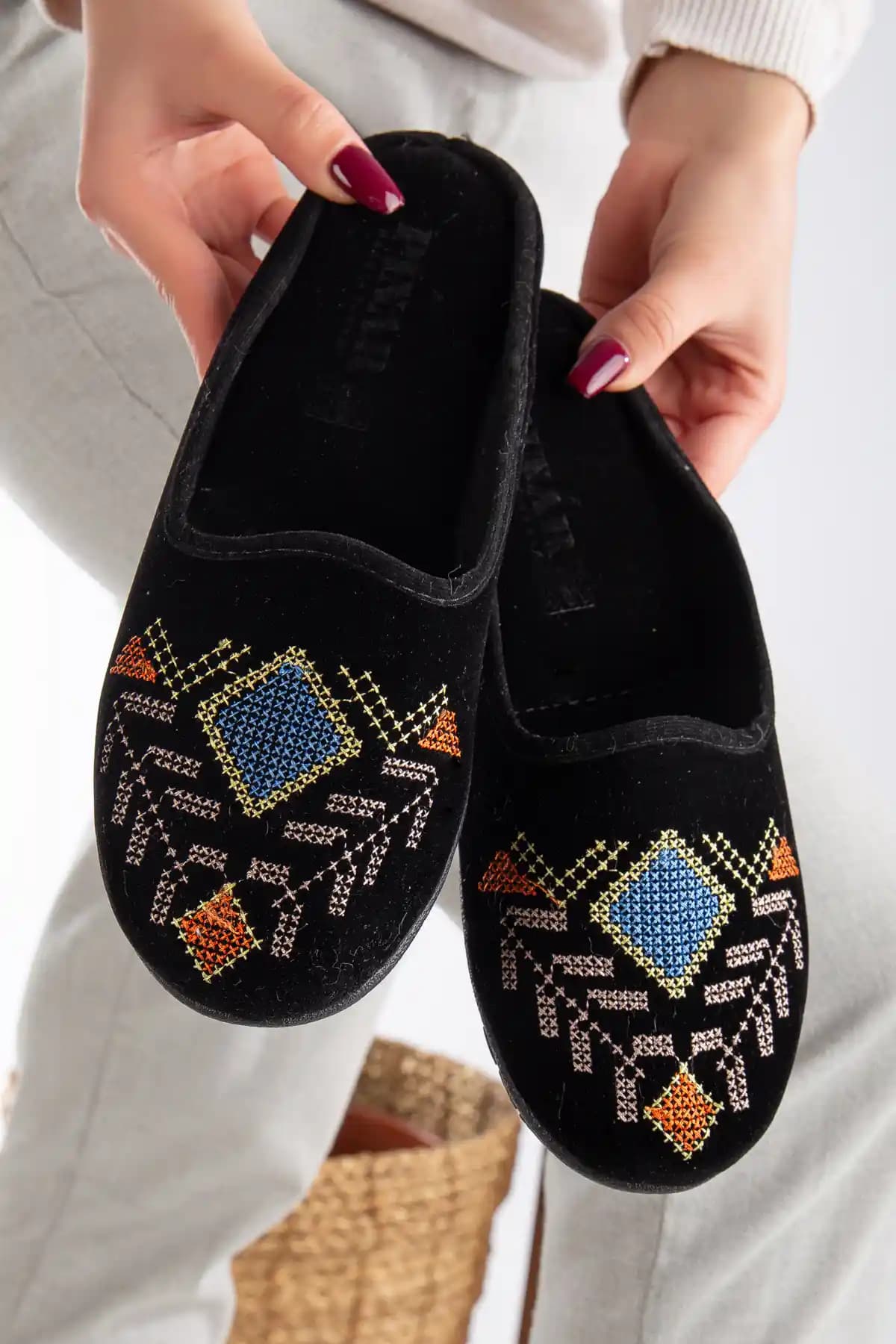 Kışlık Kapalı Terlik Modelleri ve Seçim Rehberi: Konfor ve Şıklık Bir Arada