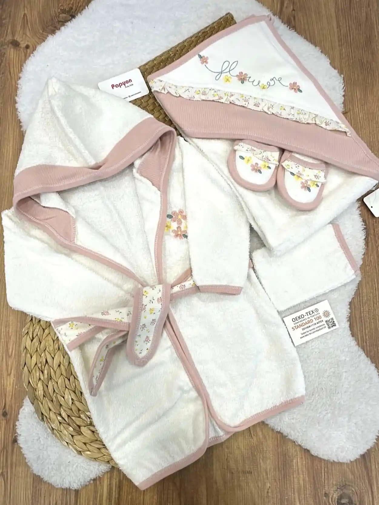 Kız Bebek Bornozları: Konfor ve Şıklığı Bir Arada Sunan En İyi Seçenekler