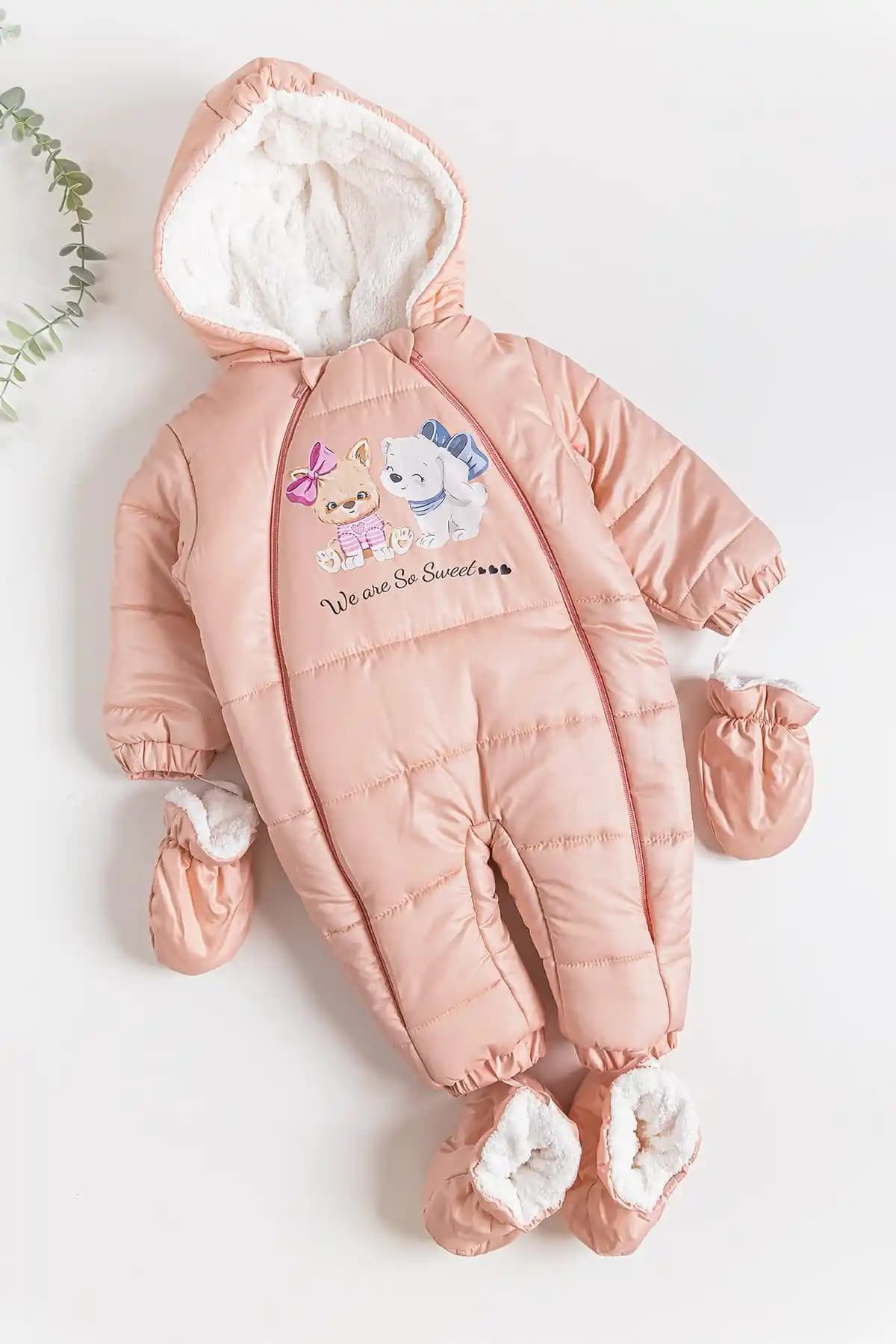 Kız Bebekler İçin Peluş Tulumlar: Konfor ve Şıklığın En Güzel Seçenekleri